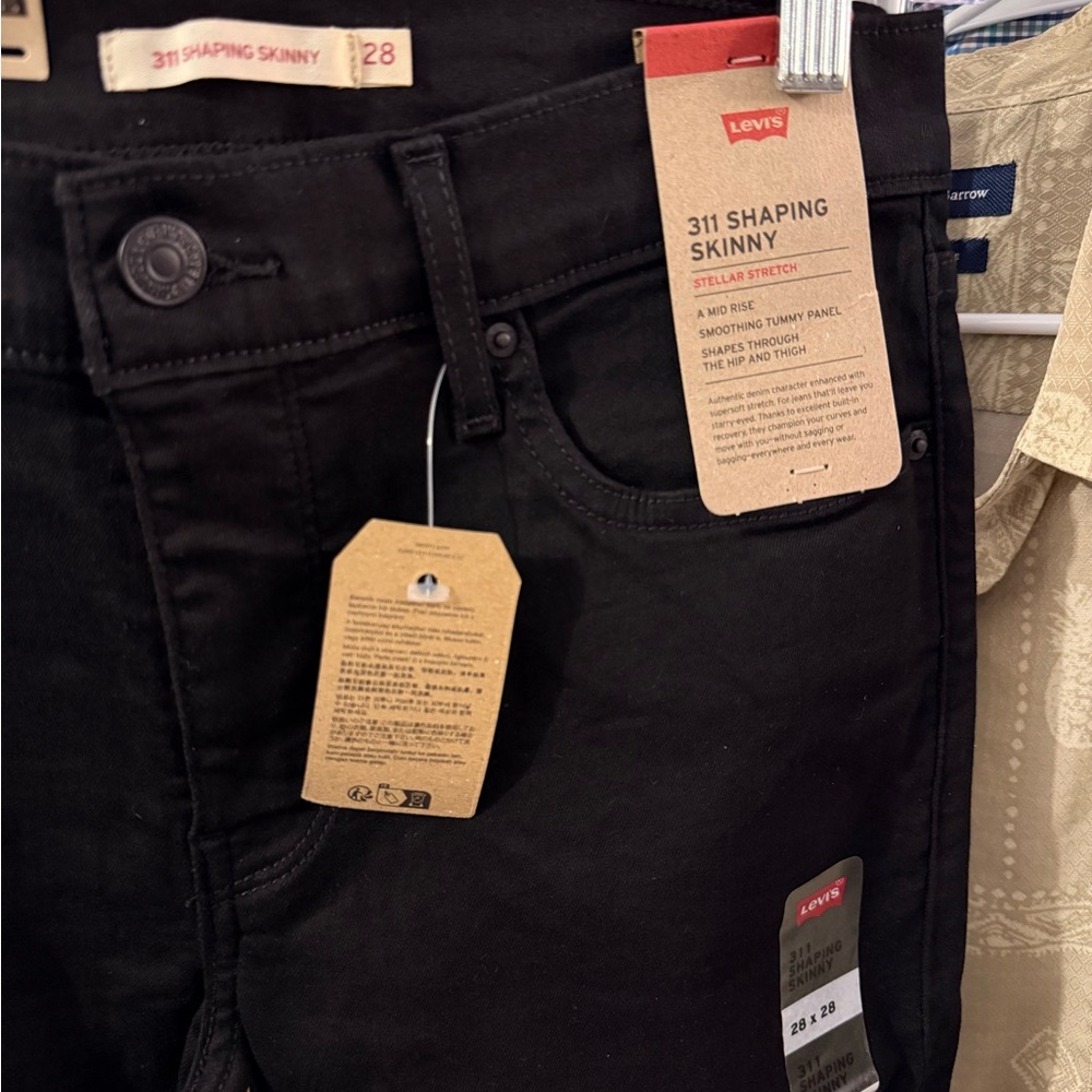 Levi's women's Jet Black Skinny Jeans size 6S (28x28)